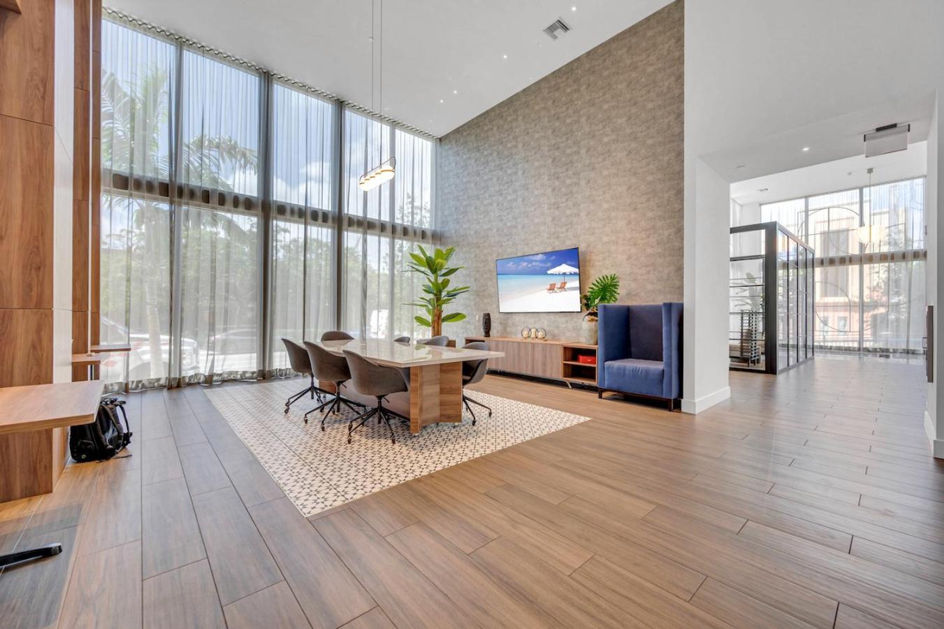Appartamento Beautiful Unit In Downtown Miami With Free Parking Esterno foto