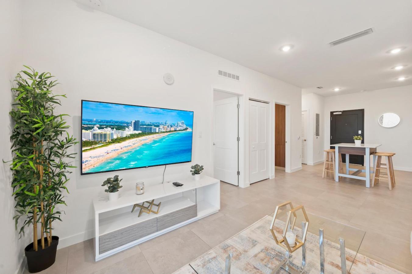 Appartamento Beautiful Unit In Downtown Miami With Free Parking Esterno foto