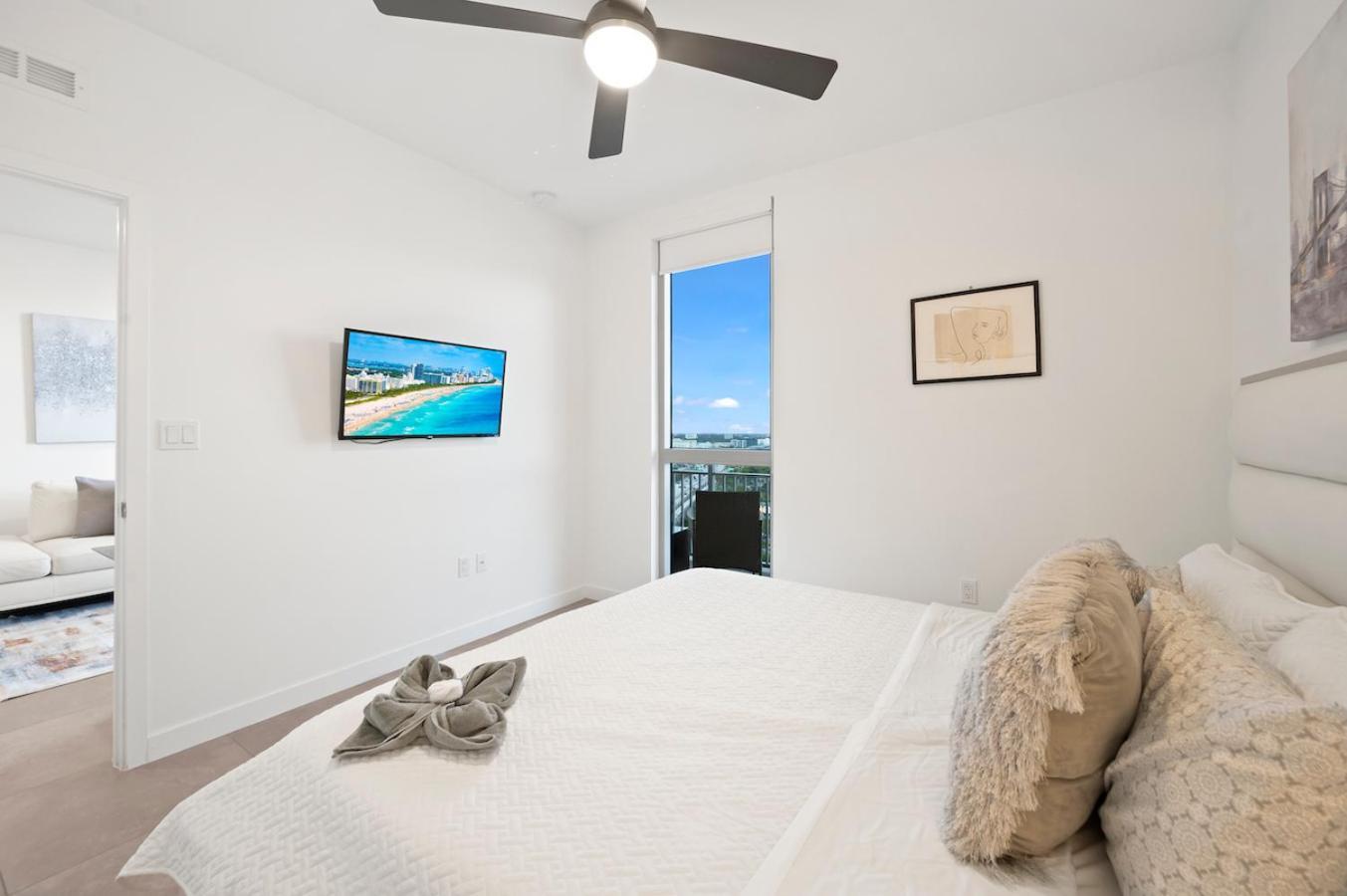Appartamento Beautiful Unit In Downtown Miami With Free Parking Esterno foto