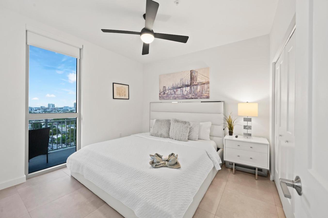 Appartamento Beautiful Unit In Downtown Miami With Free Parking Esterno foto